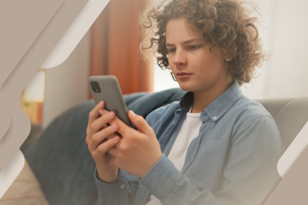 Excesso de celular pode causar miopia
