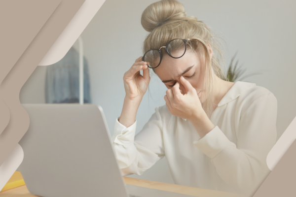 Ardor ocular e tempo frente às telas: saiba como equilibrar essa relação